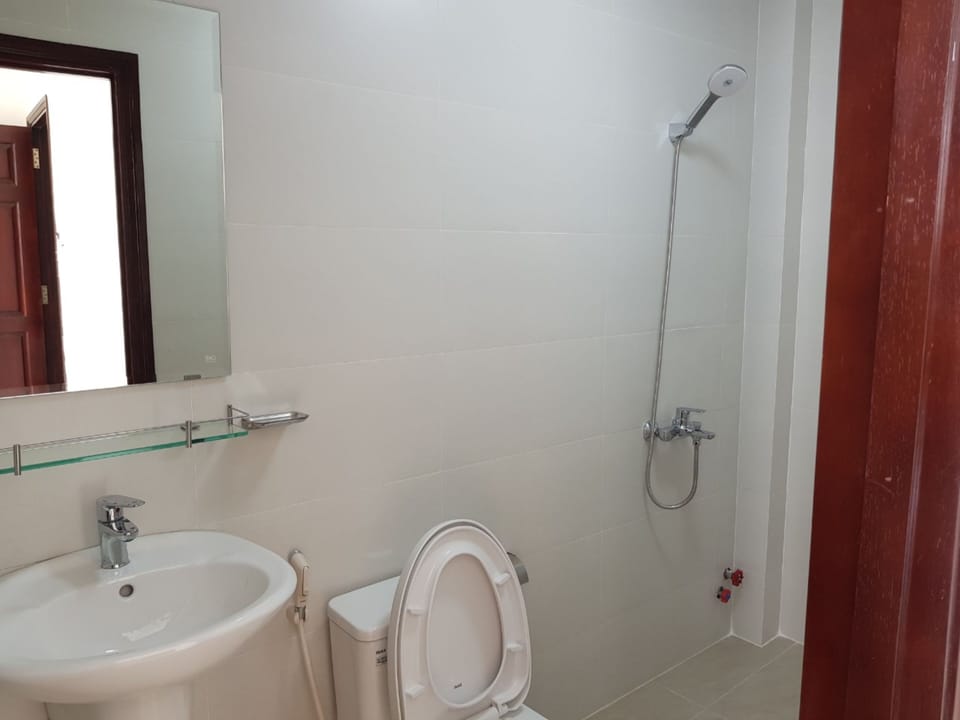 Shower, slippers, bidet, towels