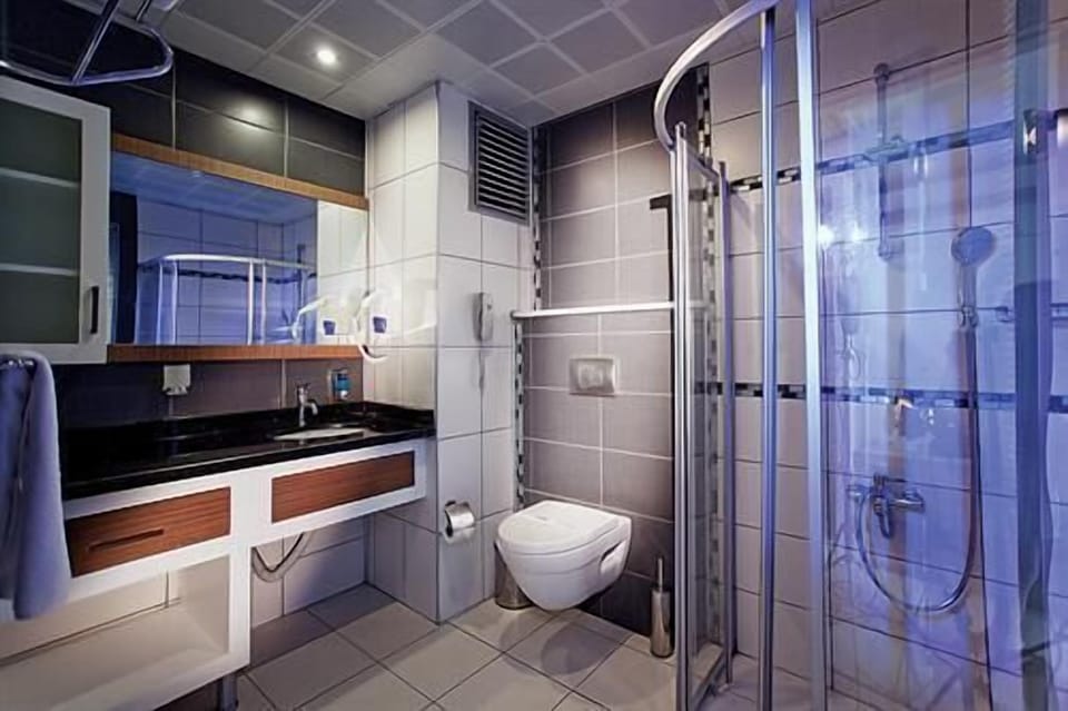 Shower, free toiletries, hair dryer, towels