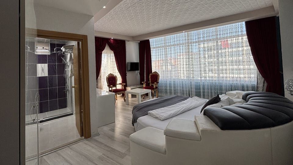 Minibar, in-room safe, desk, free WiFi