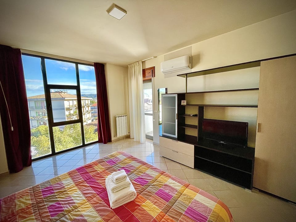 Deluxe Apartment, Accessible | Premium bedding, down comforters, desk, laptop workspace
