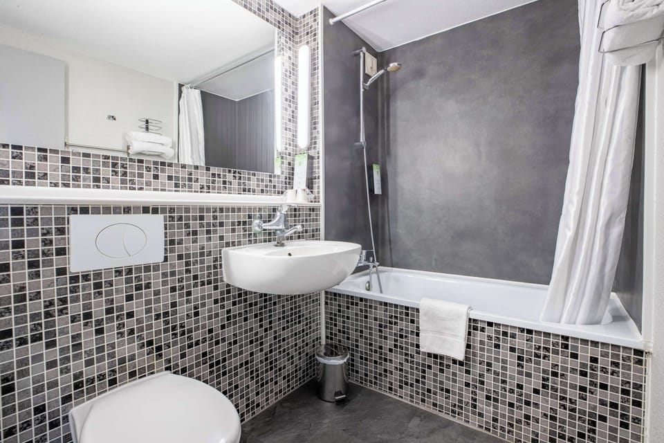 Bathtub, eco-friendly toiletries, towels