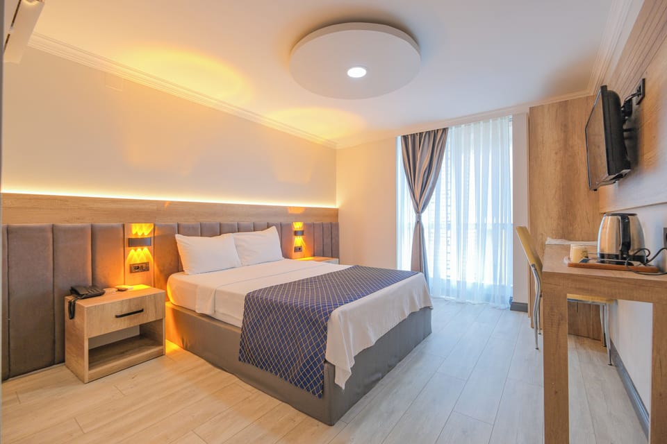 Standard Double Room | In-room safe, soundproofing, free WiFi, bed sheets