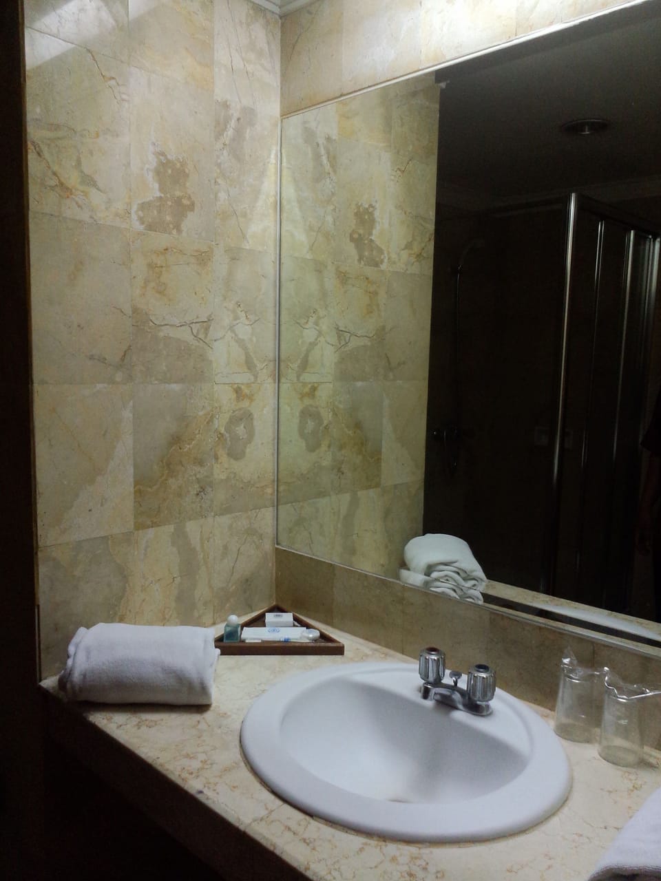Superior Room, 2 Twin Beds, City View | Bathroom | Free toiletries, hair dryer, towels