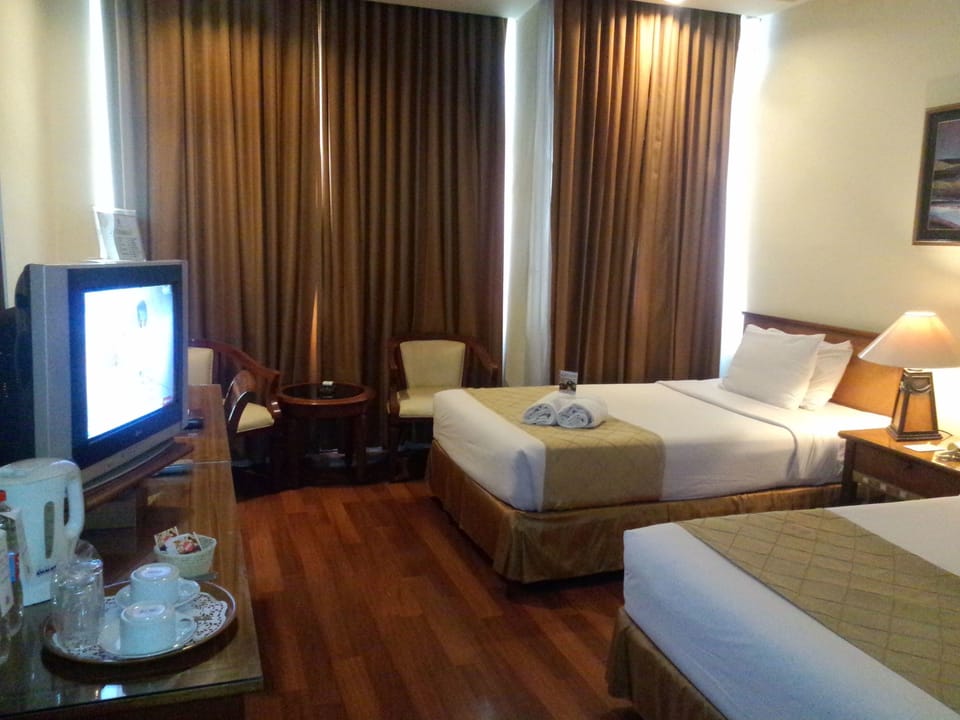 Superior Room, 2 Twin Beds, City View | Desk, free WiFi
