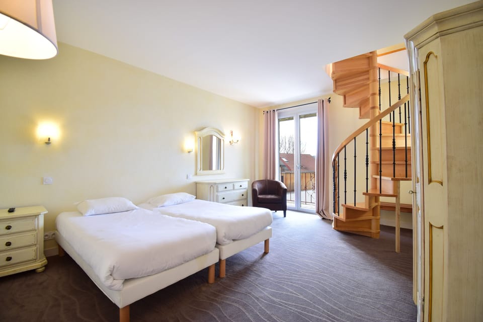 Duplex, Balcony, Lake View | Desk, soundproofing, cribs/infant beds, free WiFi