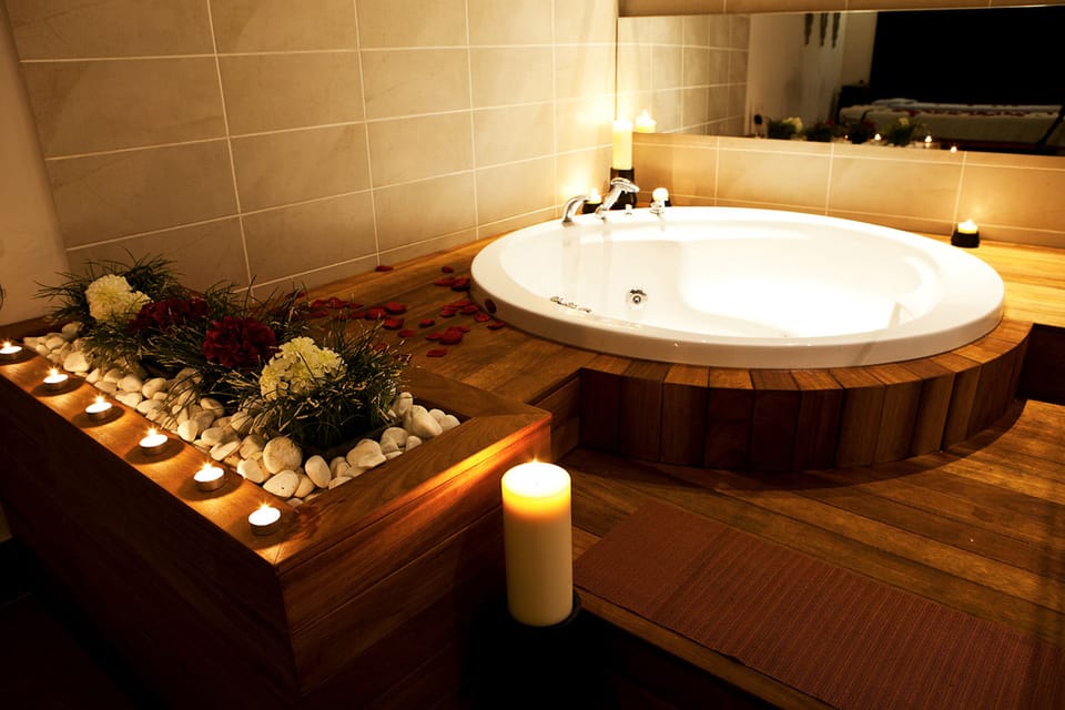 Indoor spa tub