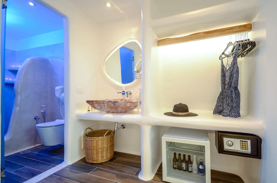 Suite (Sunken) | Premium bedding, pillowtop beds, in-room safe, individually decorated
