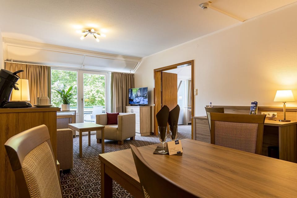 Comfort Suite | Living room | Flat-screen TV