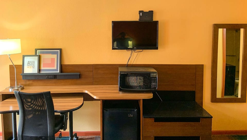 Iron/ironing board (on request), WiFi (free), alarm clocks, bed sheets