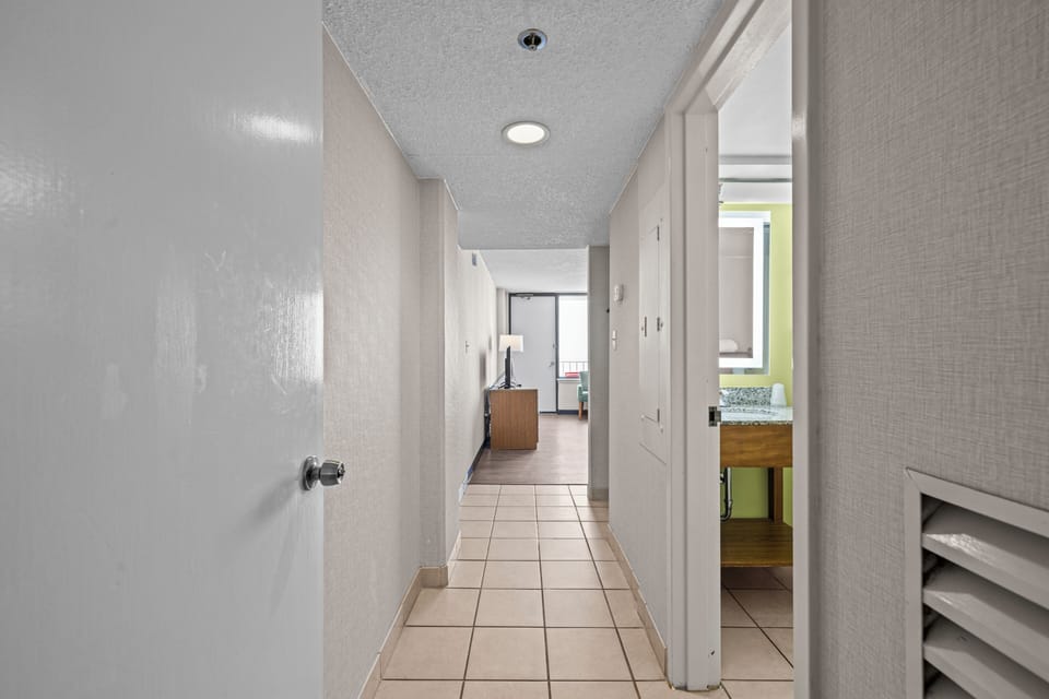 In-room safe, laptop workspace, blackout drapes, iron/ironing board