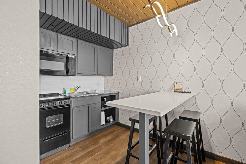 Deluxe Room, 1 King Bed with Sofa bed, Balcony, Ocean View | Private kitchenette | Mini-fridge, microwave, oven, stovetop