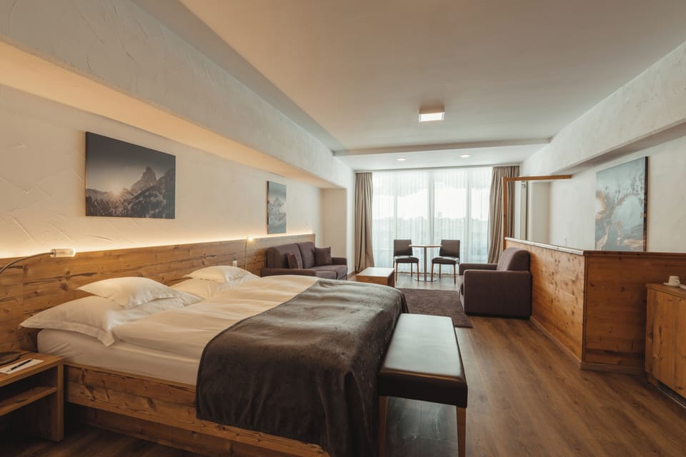 Large Triple Room - No View - Souterrain | Hypo-allergenic bedding available, minibar, in-room safe, desk