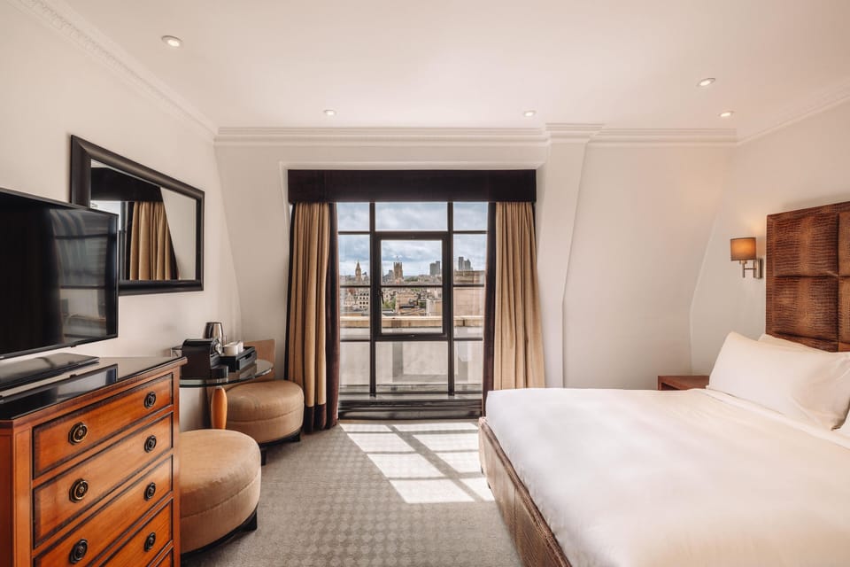 Superior Double Room (London Eye View) | Egyptian cotton sheets, premium bedding, in-room safe, desk
