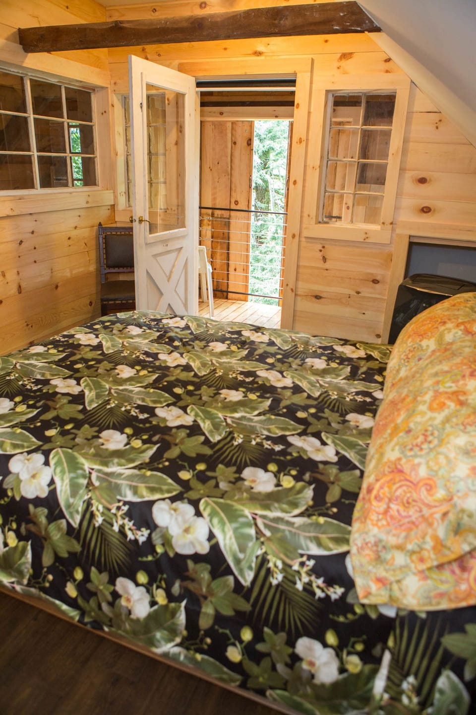 Premium bedding, down comforters, soundproofing, free WiFi