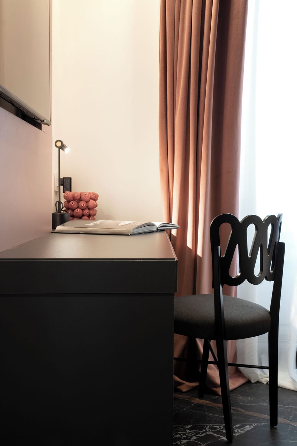 Design Double Room, Courtyard Area | Living area | 55-inch flat-screen TV with satellite channels, TV, Netflix