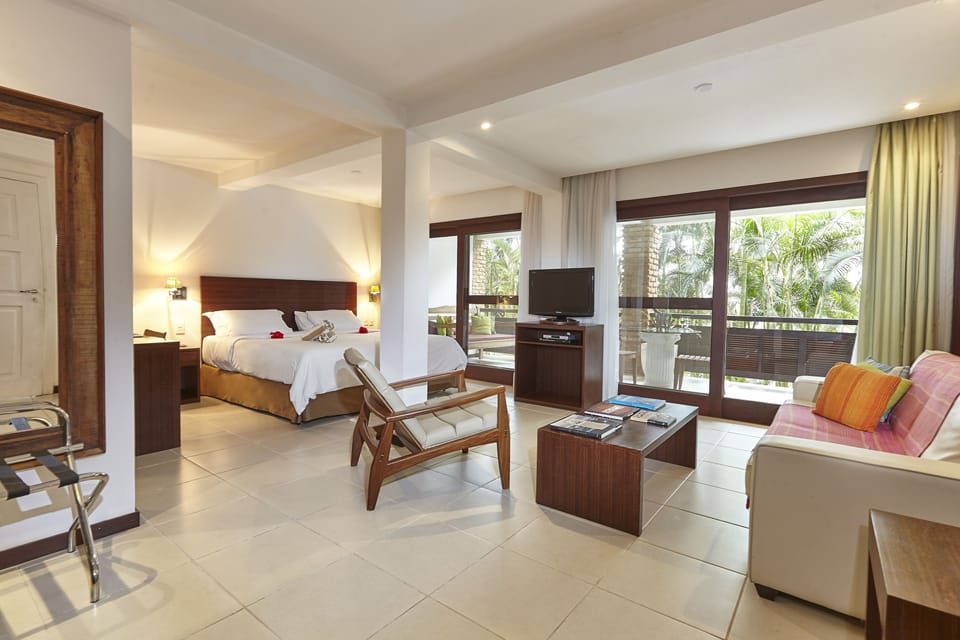 Suite master | Minibar, in-room safe, blackout drapes, iron/ironing board