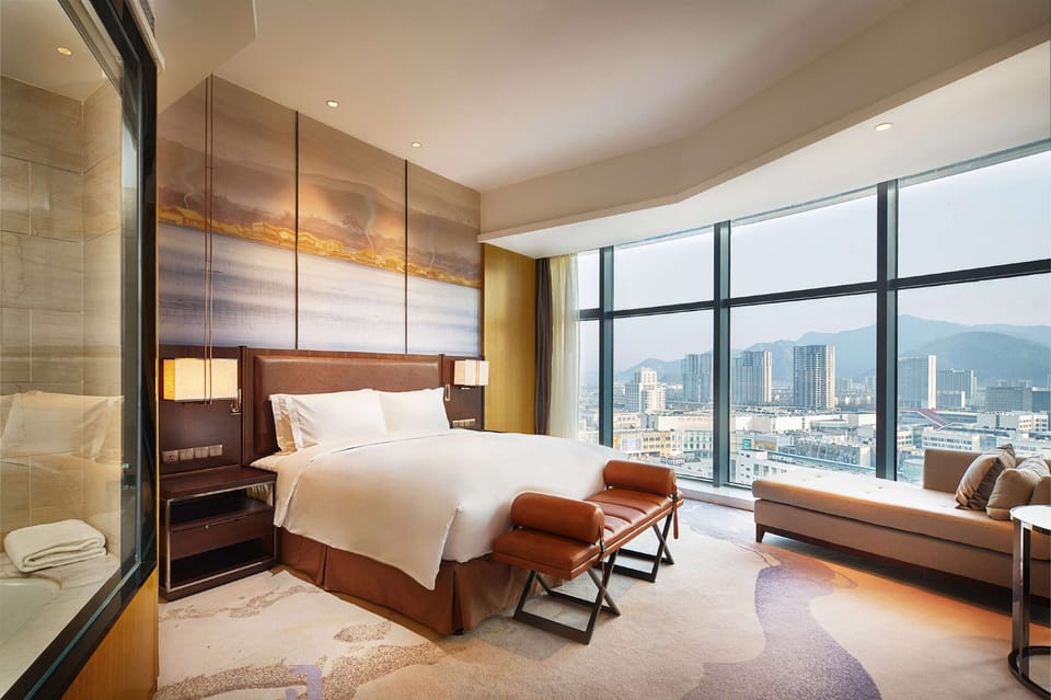 Executive Suite, 1 King Bed | Minibar, in-room safe, desk, soundproofing