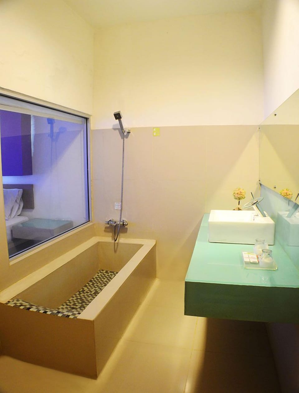 Deluxe Family | Bathroom | Shower, free toiletries, towels