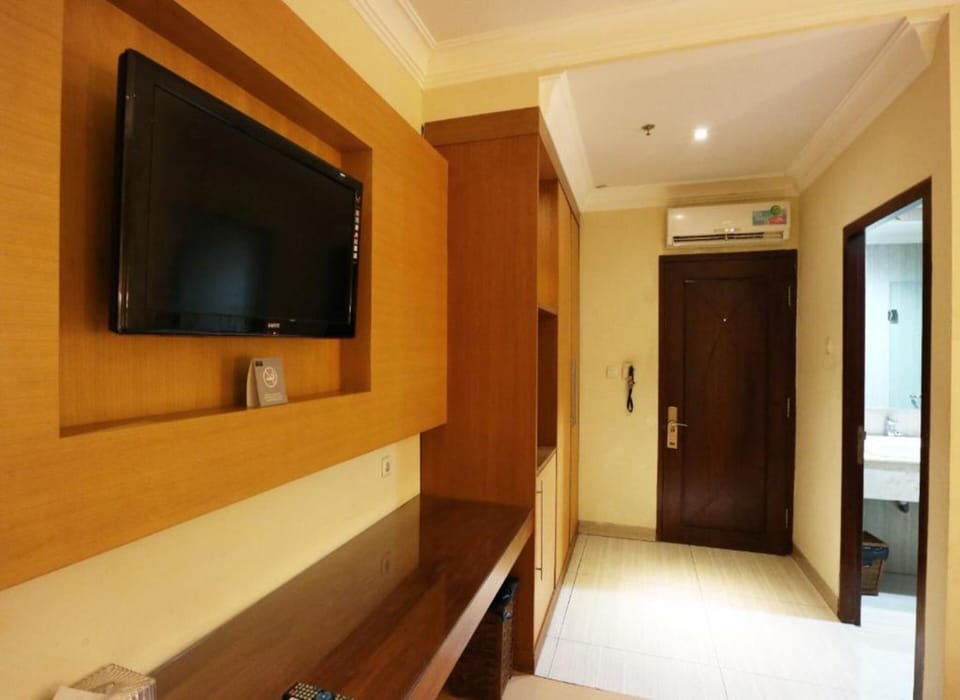 Standard Double Room | Desk, free WiFi, bed sheets