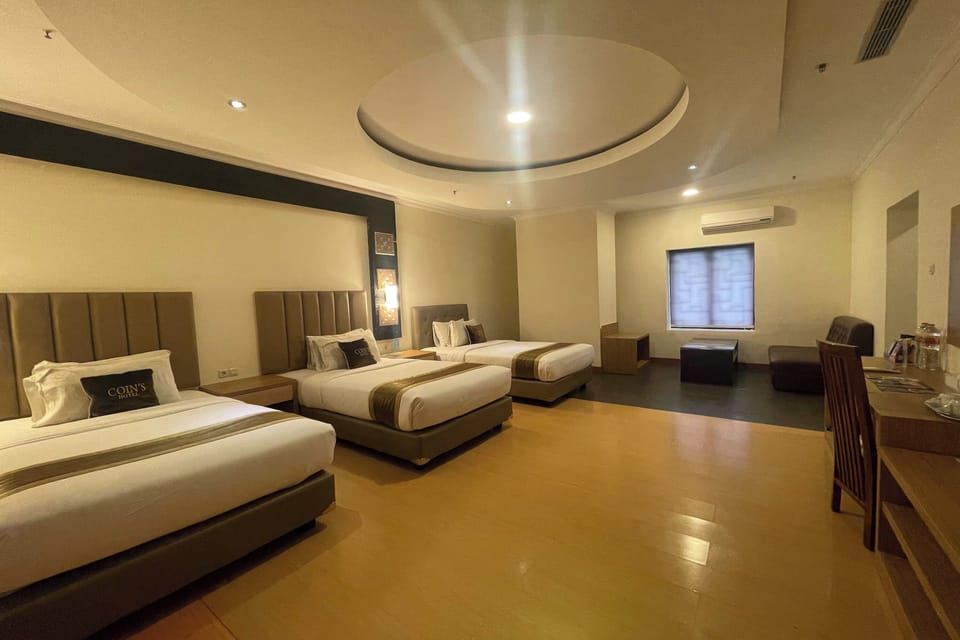 Family Room | Desk, free WiFi, bed sheets