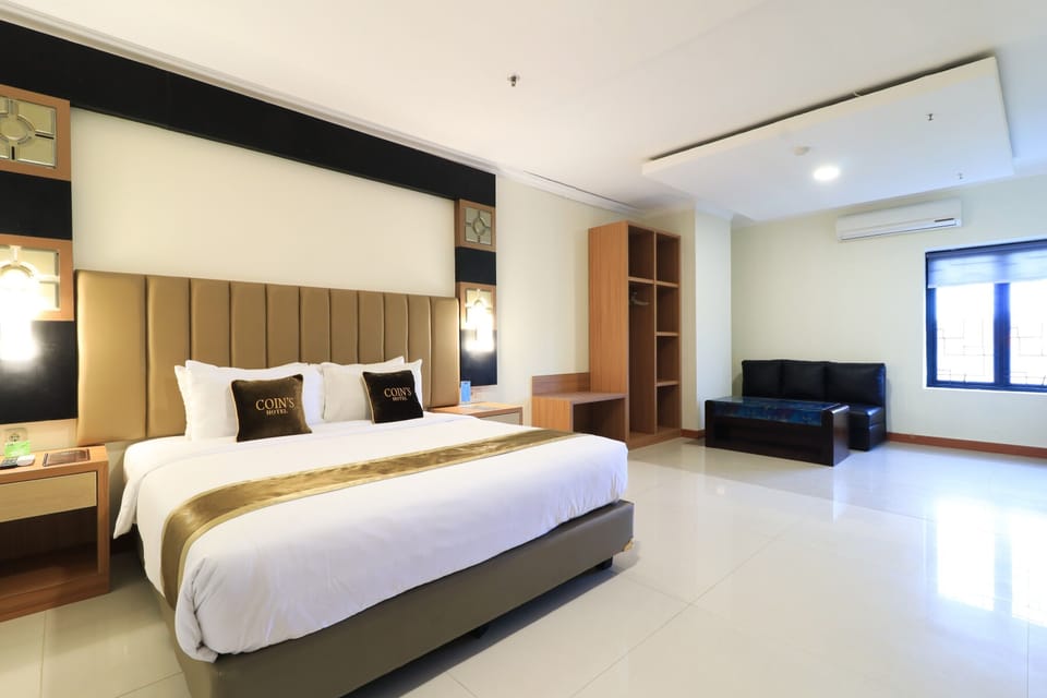 Executive Suite | Desk, free WiFi, bed sheets