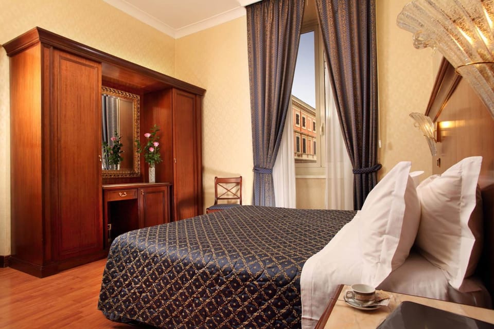 Minibar, in-room safe, desk, free WiFi