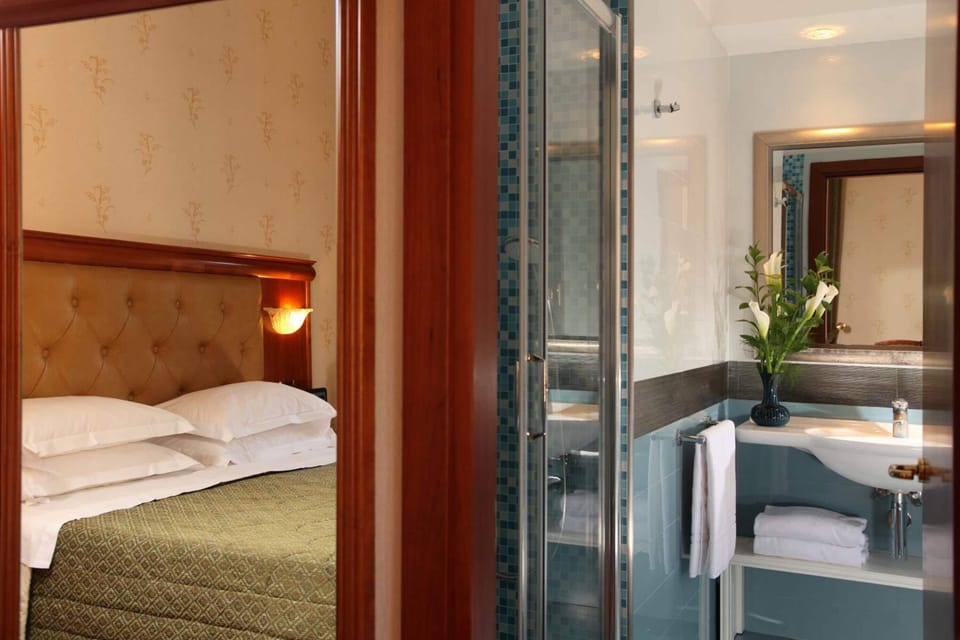 Minibar, in-room safe, desk, free WiFi