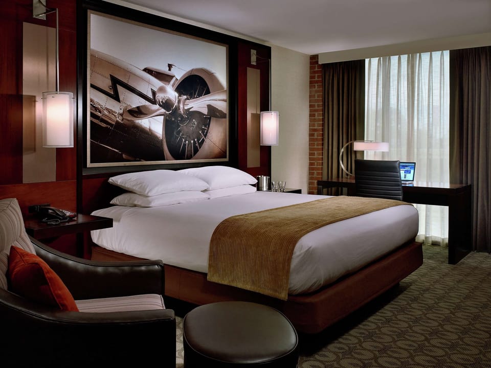 Premium bedding, in-room safe, desk, laptop workspace