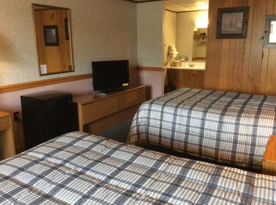 Standard Room, Non Smoking | Desk, rollaway beds, free WiFi, bed sheets