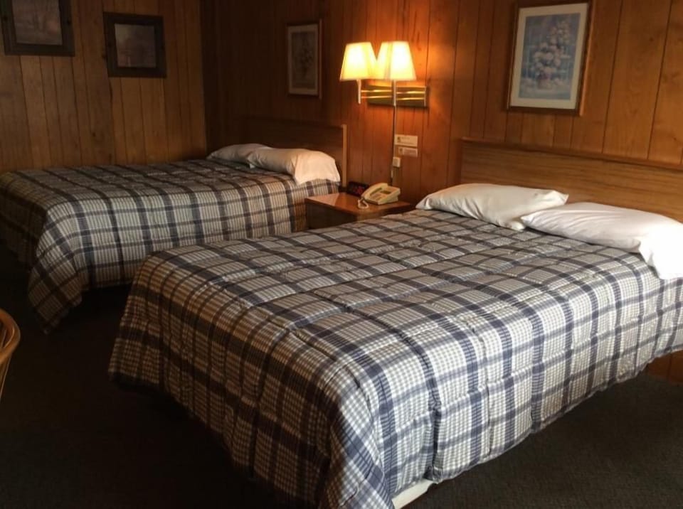 Standard Room, Non Smoking | Desk, rollaway beds, free WiFi, bed sheets