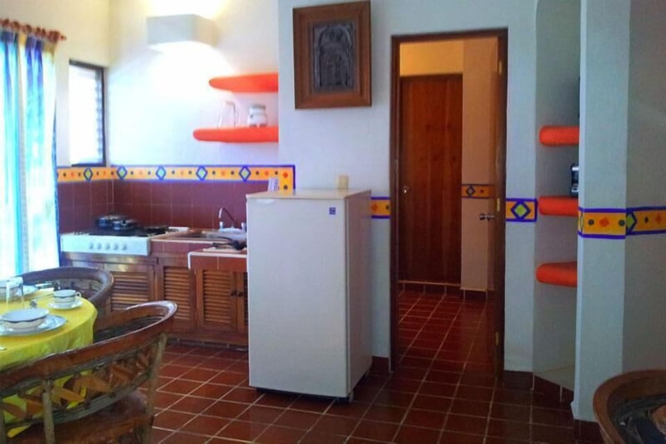 Junior Suite, Kitchenette | In-room dining