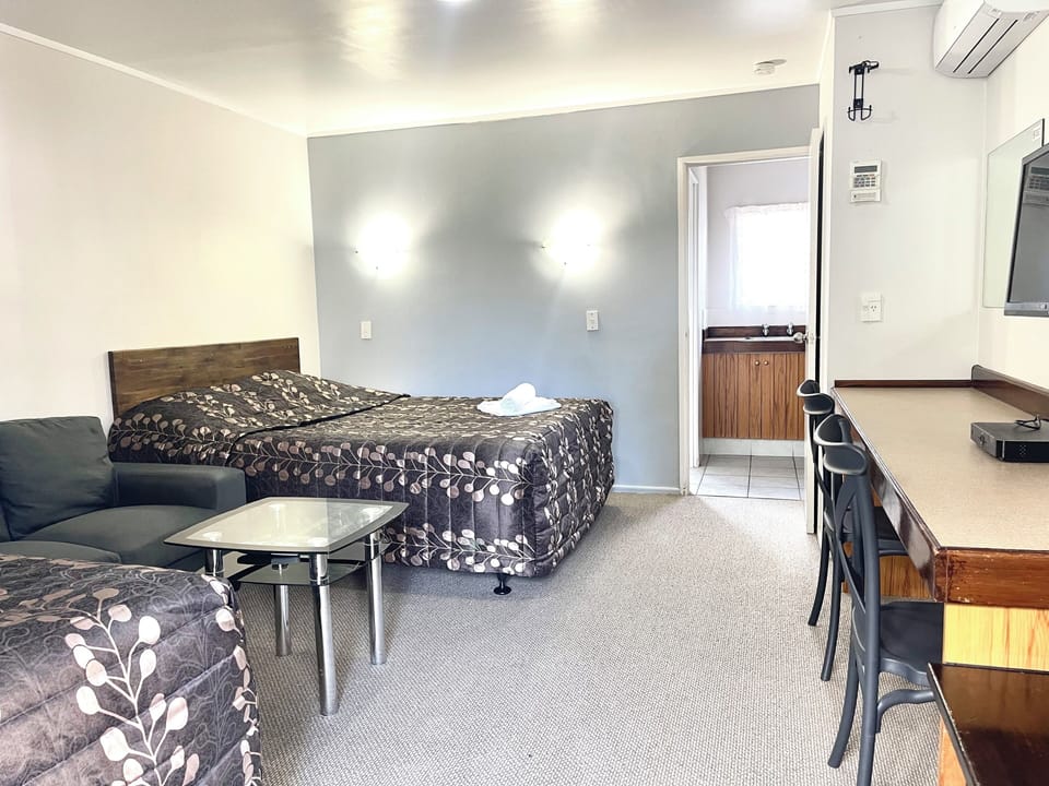 Comfort Studio Suite | Desk, blackout drapes, soundproofing, free WiFi