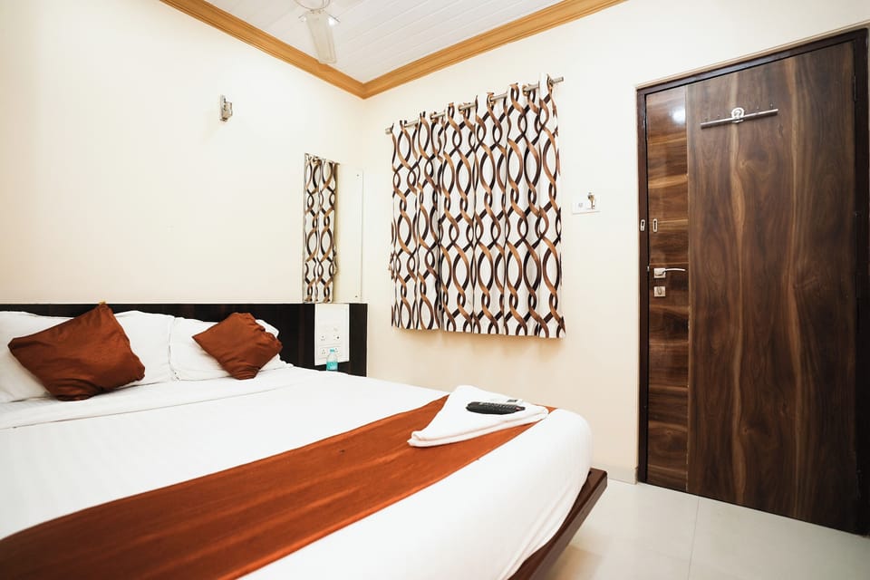 Standard Double Room | In-room safe, desk, free WiFi, bed sheets