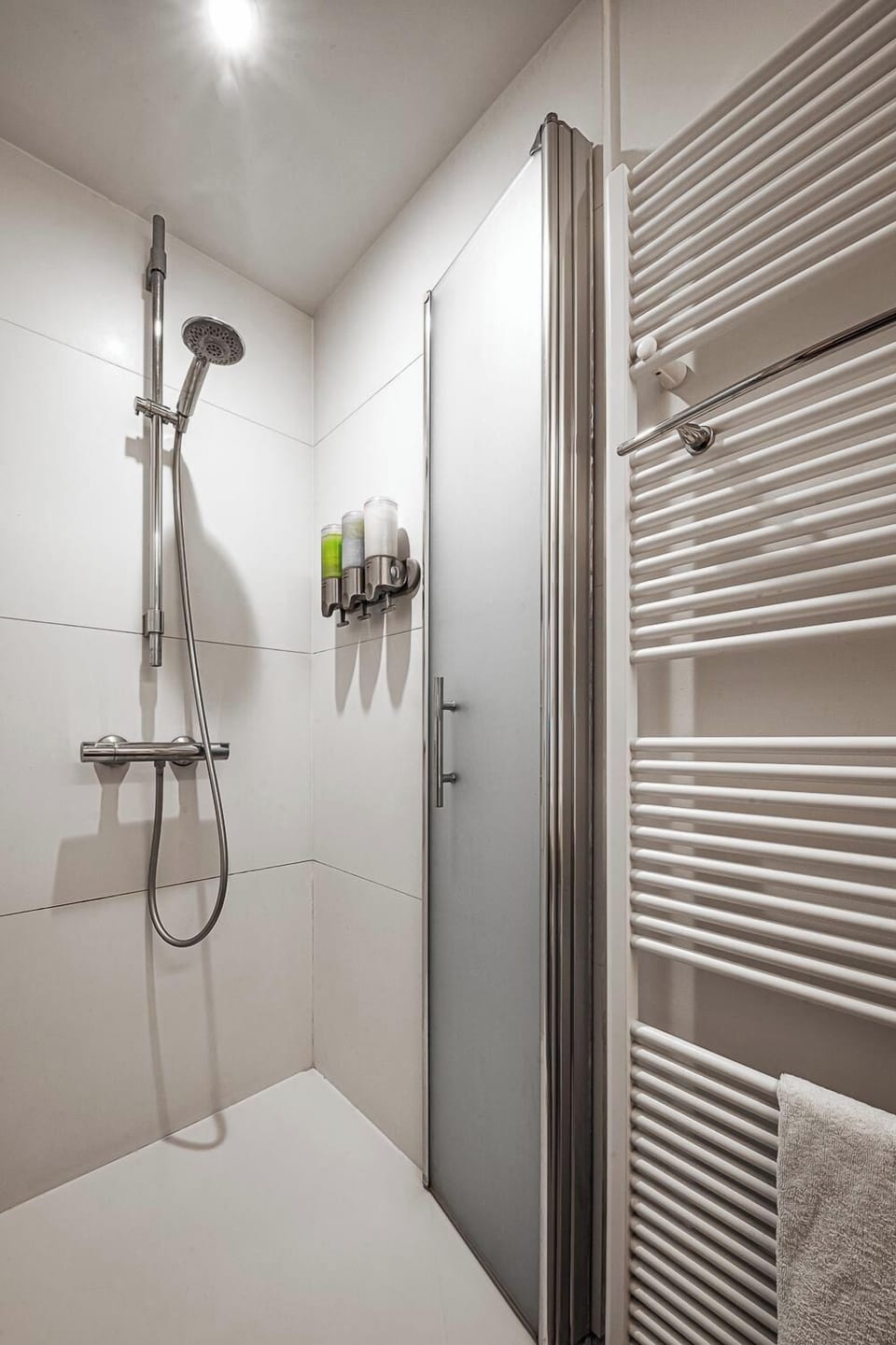 Luxury Double Room, 1 Double Bed (MAS) | Bathroom | Shower, rainfall showerhead, free toiletries, hair dryer