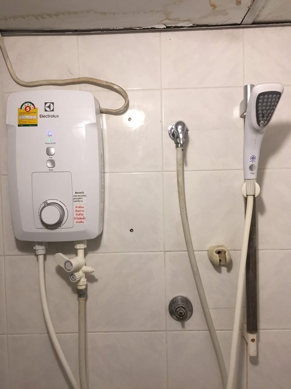 Standard Room | Bathroom | Shower, free toiletries, towels