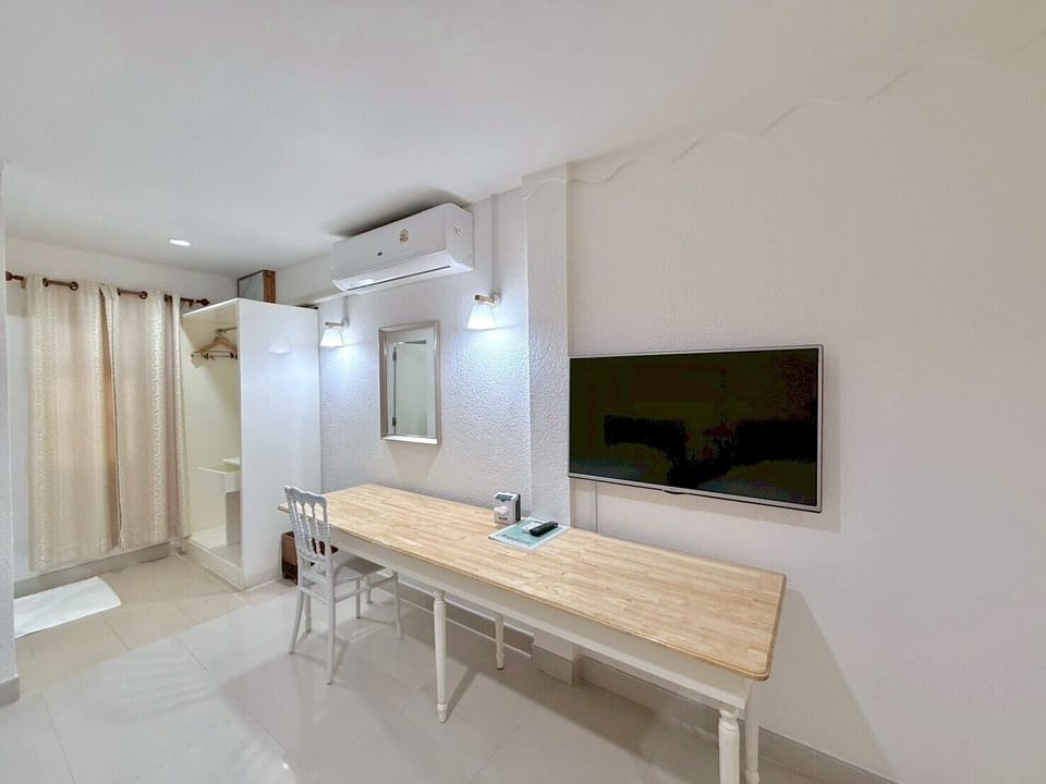 Standard Room | Desk, free WiFi
