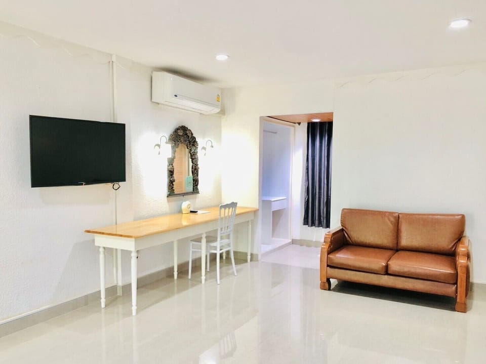 Suite | Living area | TV