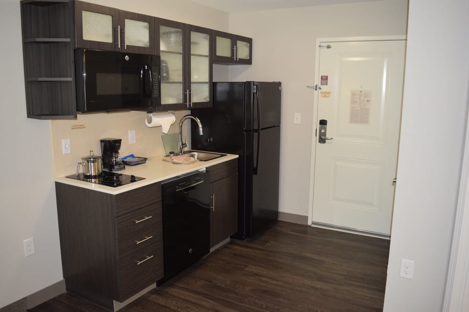 In-room safe, desk, laptop workspace, soundproofing