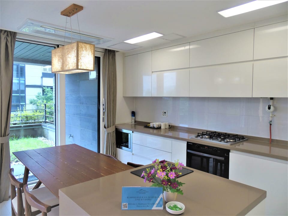 Royal Suite, 1 Queen Bed | Private kitchen | Full-size fridge, microwave, oven, electric kettle