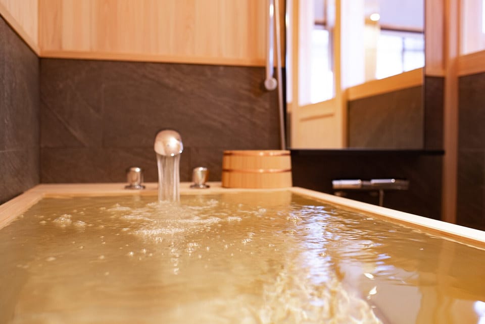 VMG Premier | Bathroom | Combined shower/tub, deep soaking tub, free toiletries, hair dryer