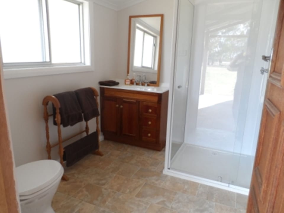 Romantic Double Room, 1 Queen Bed, Mountain View, Mountainside | Bathroom | Shower, free toiletries, hair dryer, bathrobes