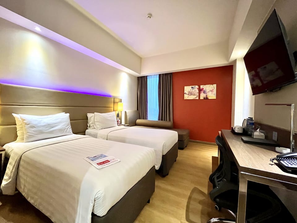 Deluxe Room | Premium bedding, in-room safe, desk, laptop workspace