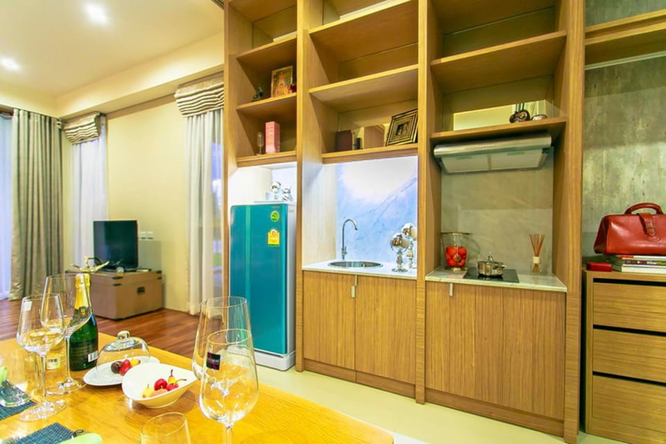 1 Bedroom Apartment | Private kitchenette | Fridge, electric kettle, cookware/dishes/utensils