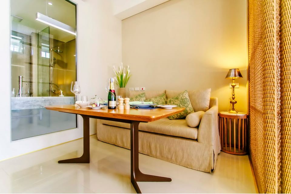 1 Bedroom Apartment | In-room dining