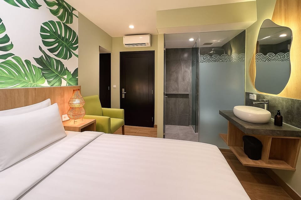 Deluxe Room, 1 Bedroom | Desk, free WiFi