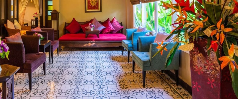 Couples treatment rooms, steam room, body treatments, aromatherapy