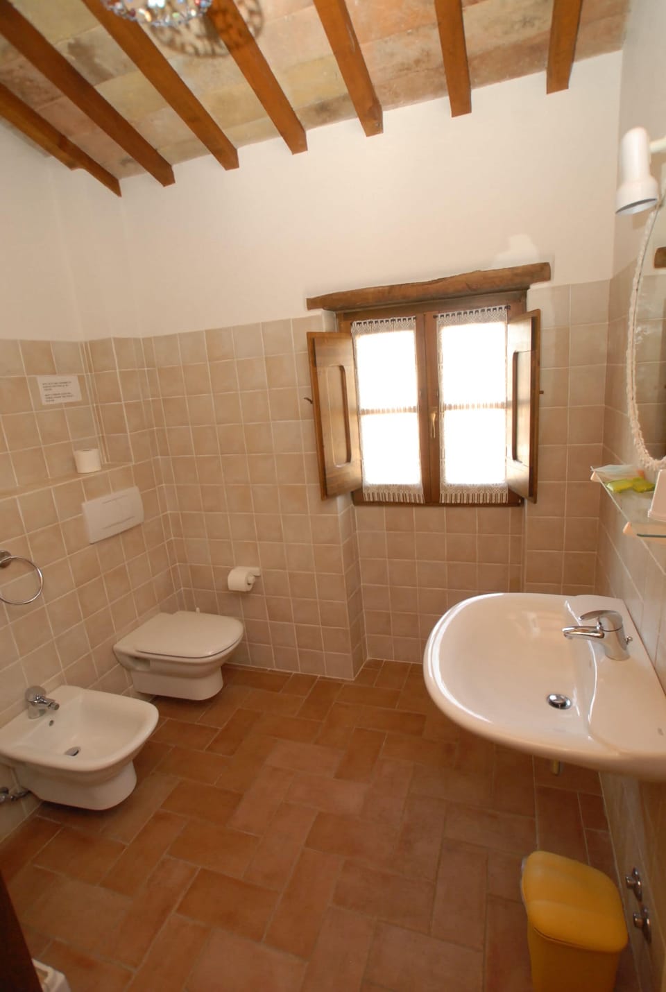 Basic Triple Room | Bathroom | Shower, free toiletries, hair dryer, slippers