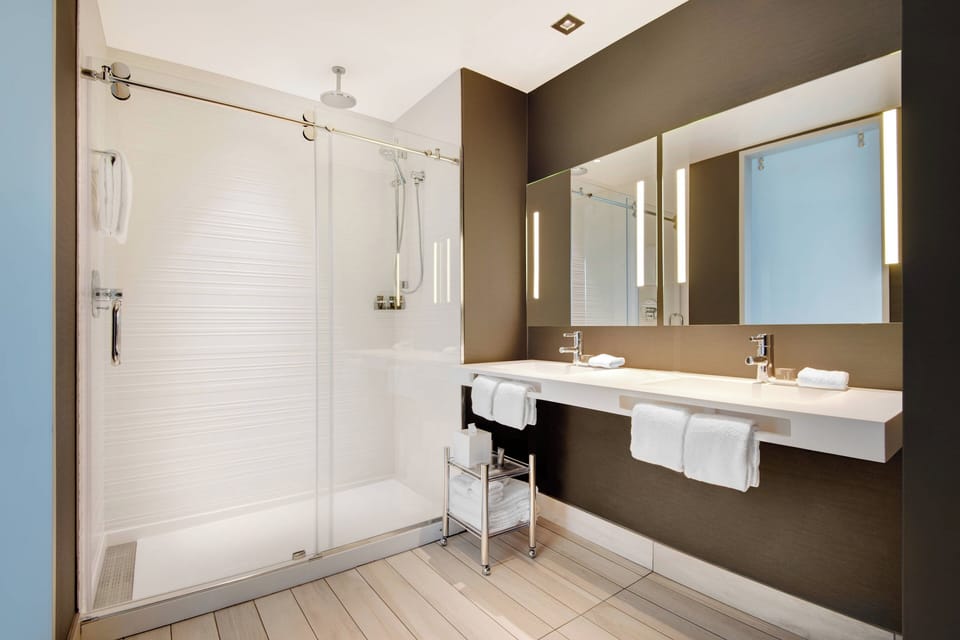 Room, 1 King Bed with Sofa bed, Accessible Bathtub | Bathroom | Free toiletries, hair dryer, towels, soap