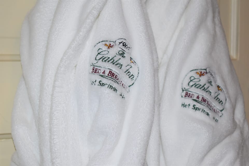 Sunshine Room – Queen | Bathroom amenities | Designer toiletries, hair dryer, bathrobes, towels