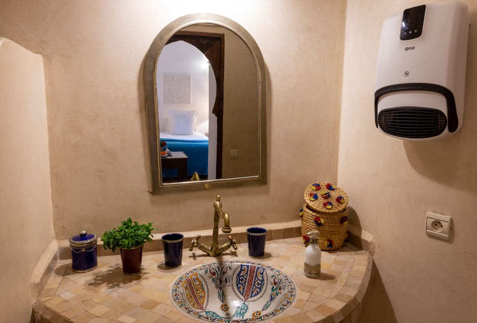 Double or Twin Room, Private Bathroom (Agerzam) | Bathroom | Free toiletries, towels